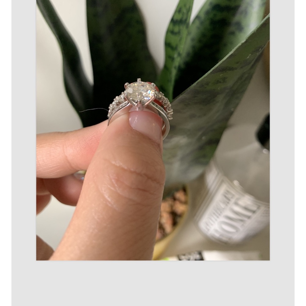 Lab Grown Elegant ring in 14kt white gold Ring 2.5 total carat weight - Picture 11 of 11